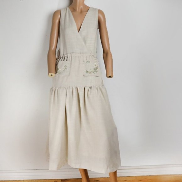 Vintage Vneck Cream Linen Flowy Dress with Floral Embroidered Pockets - Picture 1 of 7